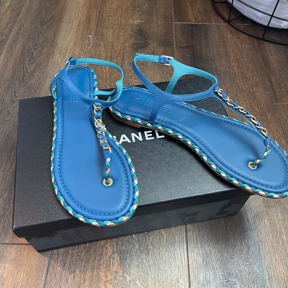 New Chanel thong sandals - Picture 2 of 5